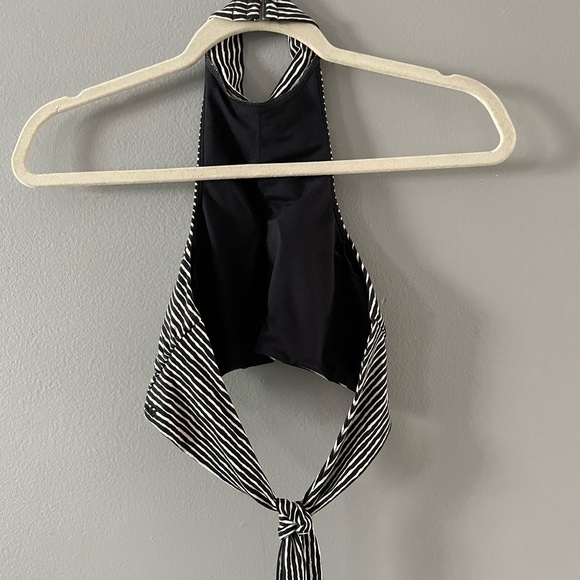 Never worn Billabong bikini top. White and black size small - Picture 2 of 12